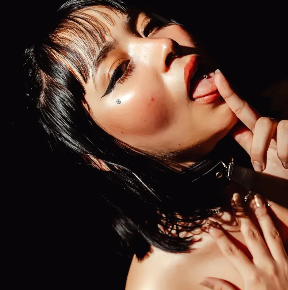 Greta, 26