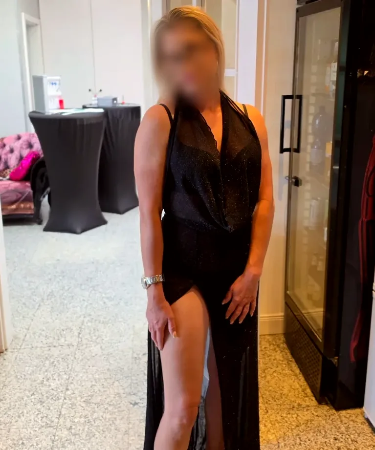 Lara, 36