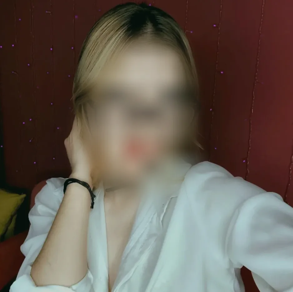 Nora, 22