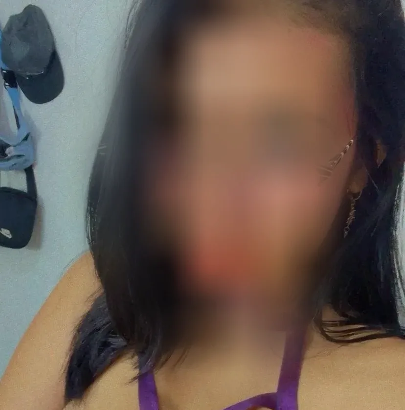 Pauline, 23