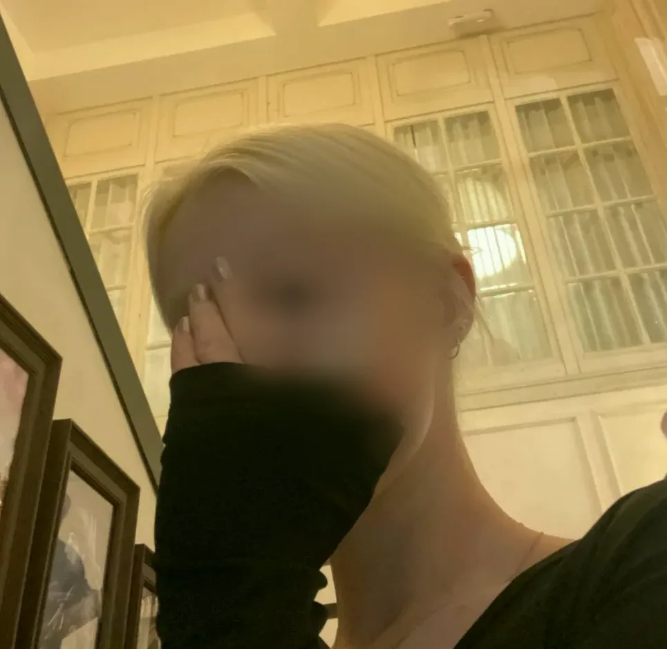 Simone, 24